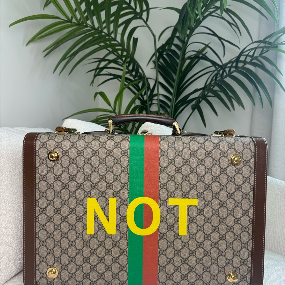 Gucci Not/Fake Savoy Luggage